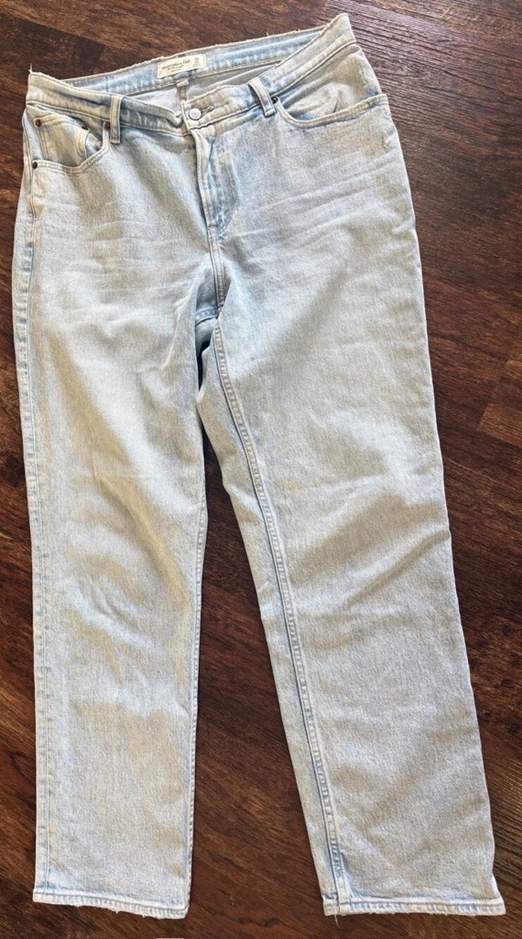 Abercrombie & Fitch Curve Love The 90s Straight Low Rise Jeans Womens 30 10R